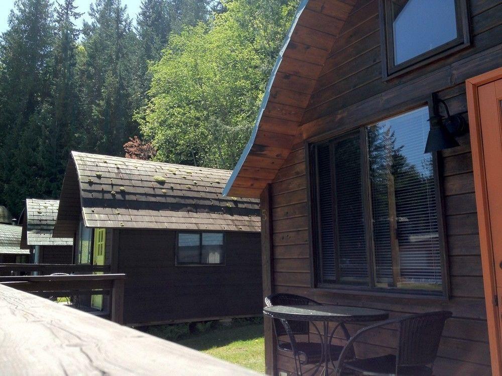 Backeddy Resort And Marina Egmont Exterior photo