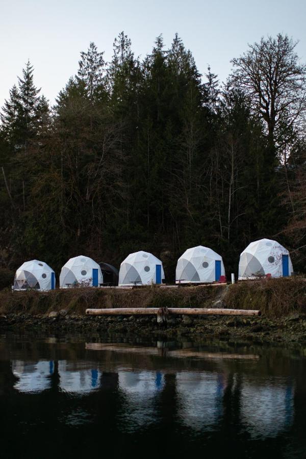 Backeddy Resort And Marina Egmont Exterior photo