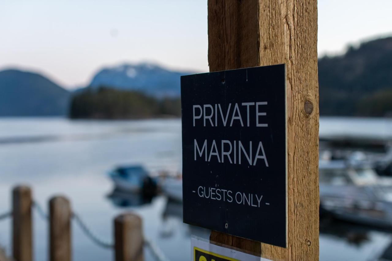 Backeddy Resort And Marina Egmont Exterior photo